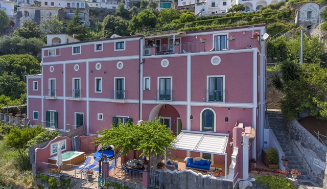 Palazzo Rocco - Villa Sunshining NEW - 4 rooms/4 bath -10 Pax - Heated Jacuzzi