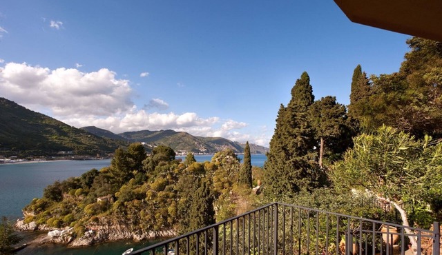 Panoramic apartment in Taormina with private access to the sea