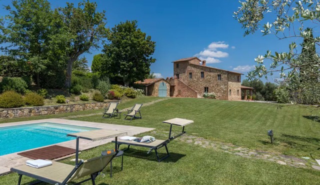 Podere Pisinano- Tuscan villa with swimming pool