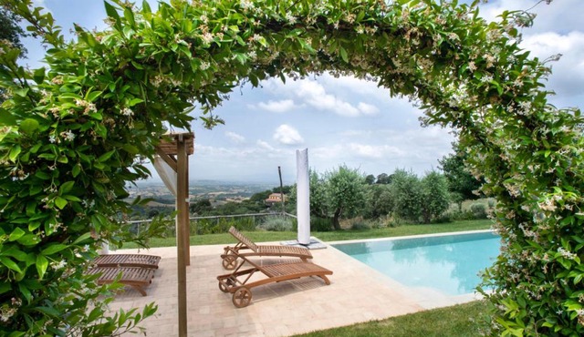 PODERE TORRICELLE 69B INDEPENDENT COUNTRY COTTAGE for max 4, pool, jacuzzi, bbq, 2 bedrooms and 1 bath, 2nd bath by pool-Upon request for extra cost, a room in main villa with private bathroom, kitchen ,bbq, see PODERE TORRICELLE 69B FULL SERVICED ROOM