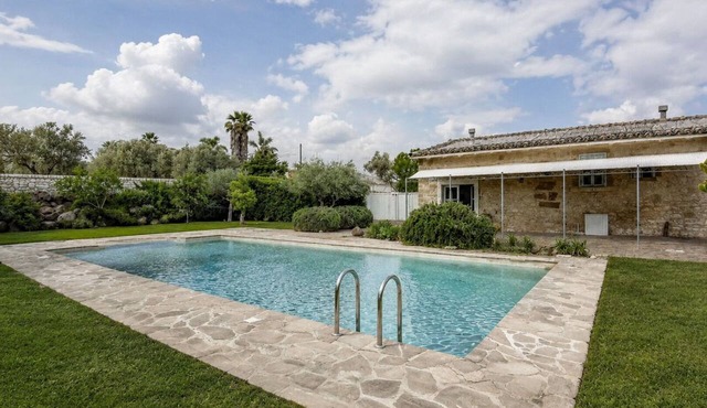 Private Villa with hot tub, A/C, WIFI, private pool, TV, terrace, pets allowed, panoramic view