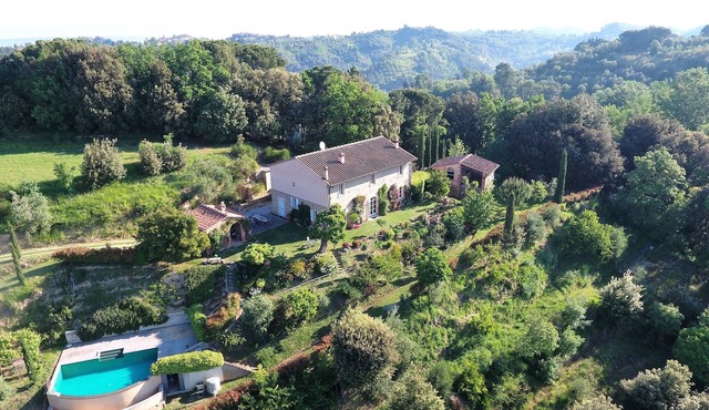 Private Villa In Tuscany with Pool And Garden, Magical Landscape Views in marti
