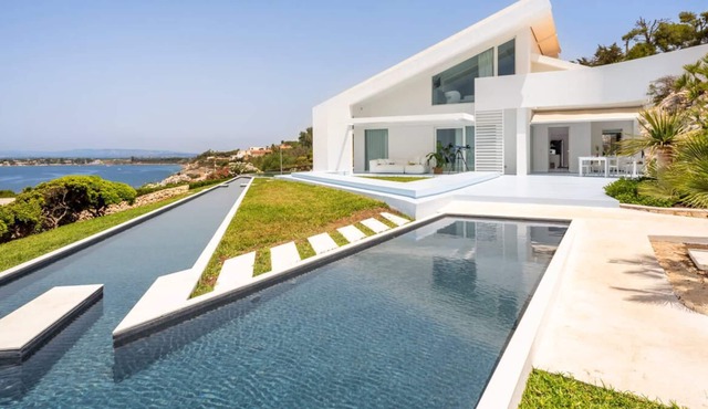Private villa with swimming pool and private sea access