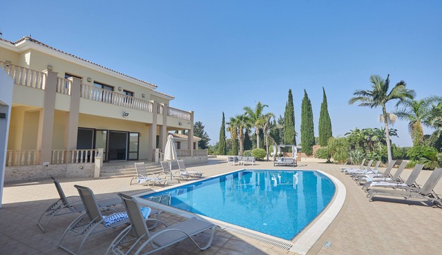 Protaras Holiday Villa PA7 - a villa that sleeps 16 guests in 7 bedrooms in Protaras