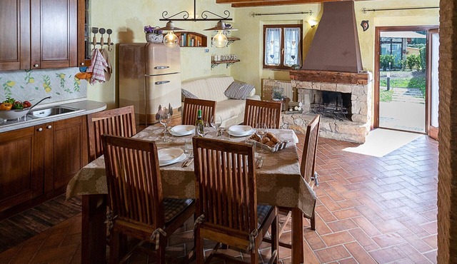 Regarda - Countryhouse Nocino 1 in the middle of Lake Garda vineyards