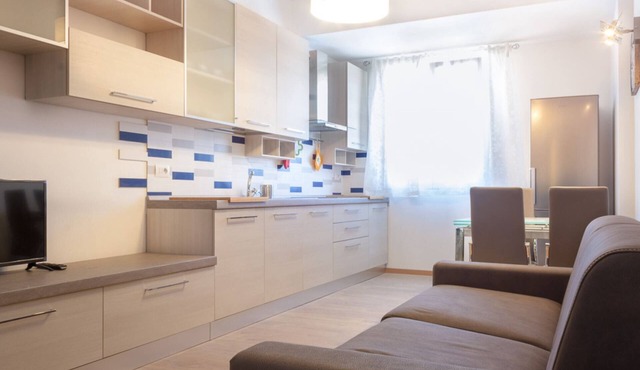Riccardo in Marina di Campo, tastefully furnished, in a very central position, ideal for those who w