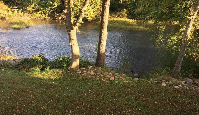 Riverfront Chalet near Dollywood, The Island, LeConte Center and The Titanic in Pigeon Forge