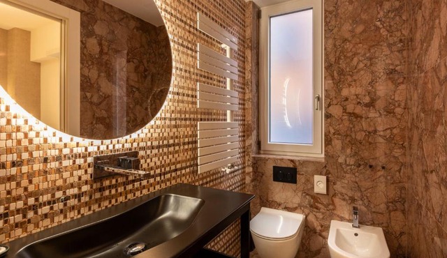 ROMAC Trinity with steam bath