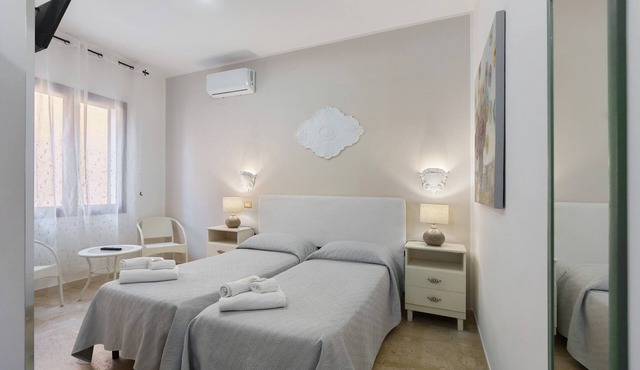 Room 'Demetra Malophoros - 12' with Shared Terrace, Wi-Fi and Air Conditioning