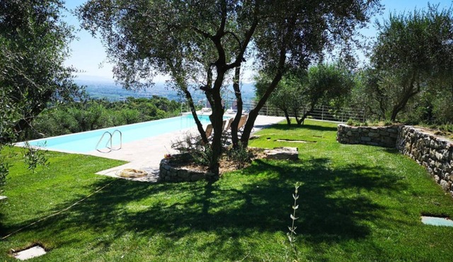 Royal Villait is a rural residence, reserved only for lovers of Silence, of Olive trees but above all of the breathtaking panorama of the city of Lucca.It is located in the hills south/south west of Lucca, well exposed to the sun, 10 minutes from the