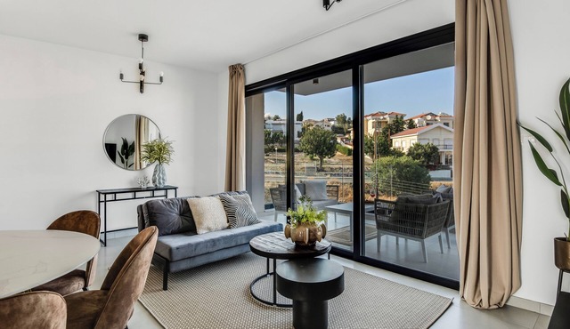 Sanders Elgio - Precious 3-Bdr Apt with Balcony in Agios Athanasios