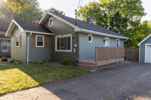 Seabreeze Lakeside Getaway in Irondequoit