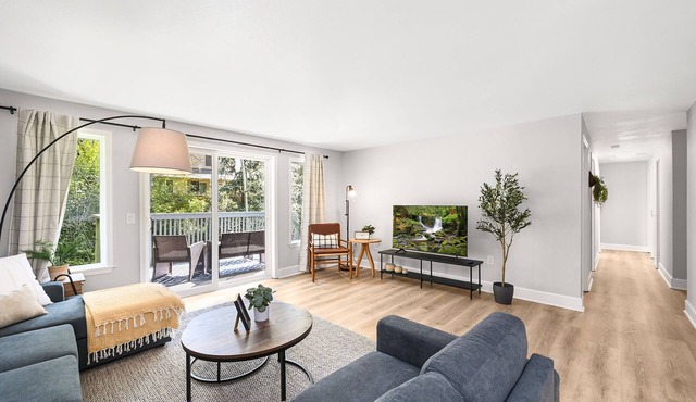 Spacious 3 BR Private Home w/King Bed in Bothell in Bothell