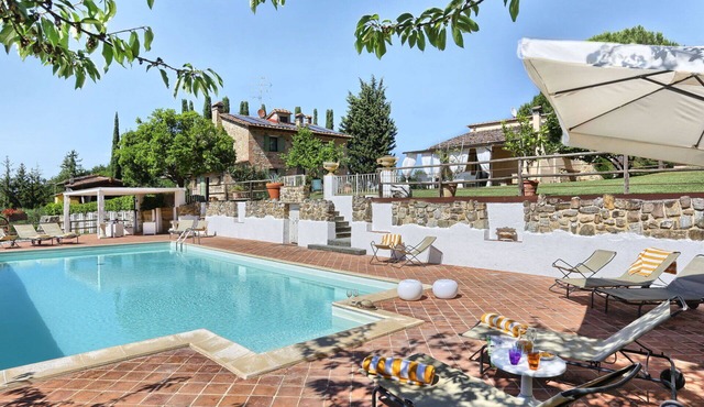 Stunning private villa for 14 people with private pool, WIFI, A/C, TV, terrace and panoramic view in Gambassi Terme