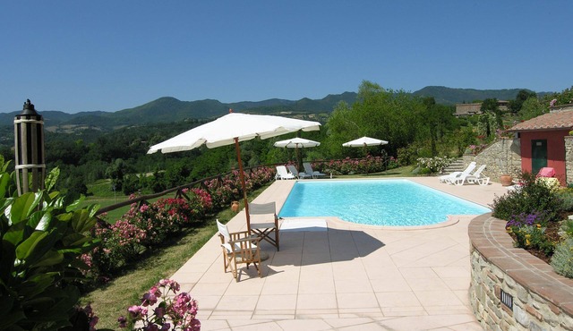 Stunning private villa for 9 guests with WIFI, private pool, TV and parking