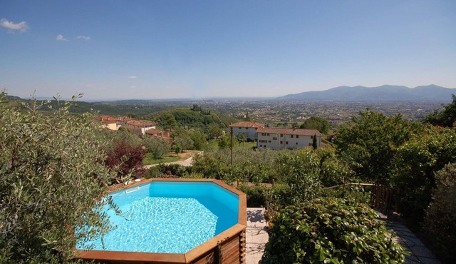 Stunning private villa with WIFI, private pool, veranda and panoramic view, close to Lucca