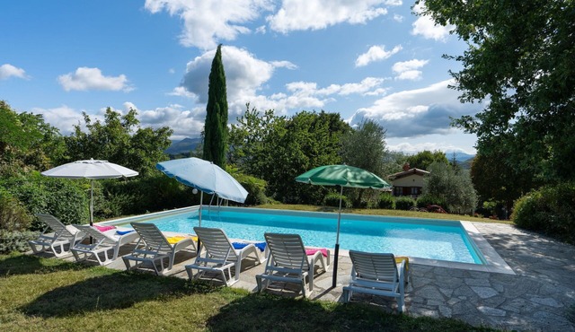 Stunning private villa for 8 people with hot tub, WIFI, private pool, TV and panoramic view