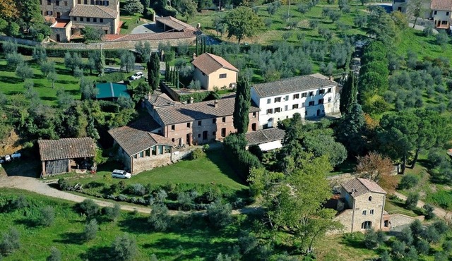 Stunning Siena villa with 4 bedrooms only 3 km to the city. Pool and Wi-Fi