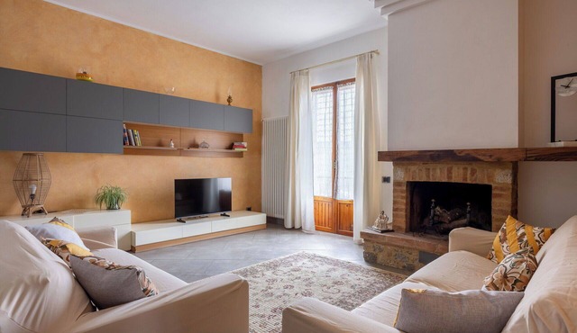 Stunning villa for 8 people with WIFI, A/C, TV and balcony, close to Siena