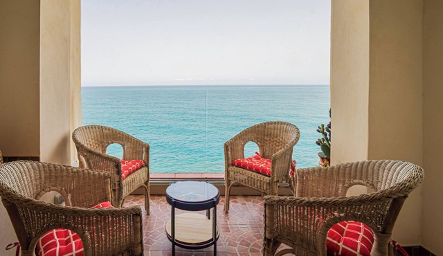 Suite house on the sea