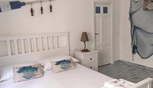 Superior room with private bathroom 100 meters from the sea