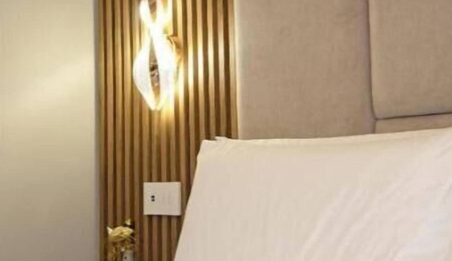The Three Diamonds – Queen Deluxe Room Just Steps from the Sea