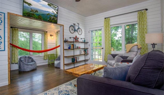 The White Cottage in Brevard