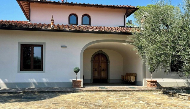 Three-storey villa in Bagno a Ripoli