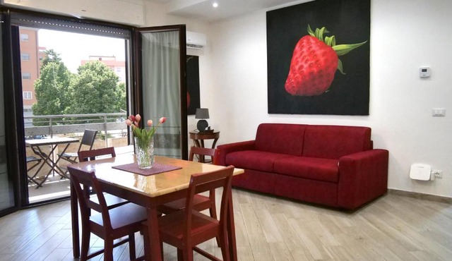 Transit, Train Station 20 min from Rome and Parking