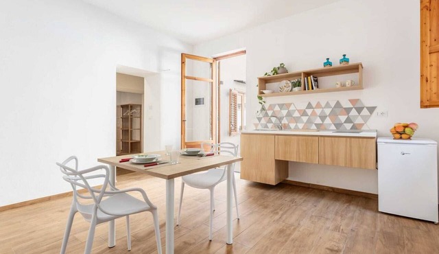 Travel Rooms-Arenella Ground Floor 2 Apartment with Mountain View and Air Conditioning