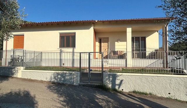 Tuscany Villa: Lake and Sea 1