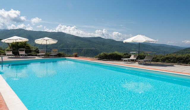 Universal Harmony - Poiana Agriturismo with Garden and Shared Pool