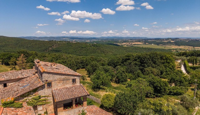 Vana Hills House - Three Bedroom House, Sleeps 8