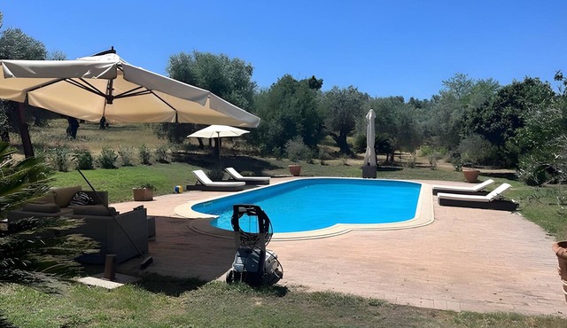 Villa 'Casale La Ferrata' with Private Pool, Wi-Fi and Air Conditioning