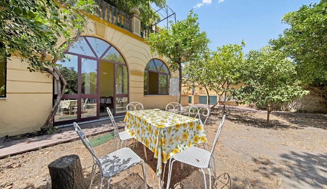 'Villa Charme' with Sea View, Private Terrace and Private Garden