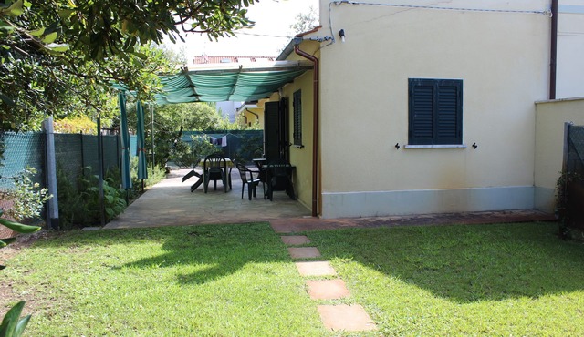 Villa Chiara, beach front, air conditioning, 6 pax, 2 bedrooms, 2 bathrooms, living room