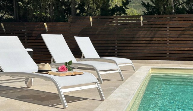Villa DeLux with Mountain Views, Heated Hot Tub, Garden, and Wi-Fi