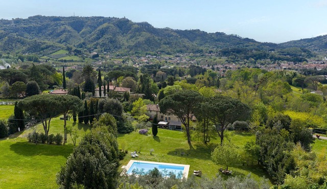 Villa delle Silerchie 10, Emma Villas in Camaiore