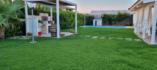 Villa EDERA, villa con piscina, a pochi passi dalla spiaggia in Scicli