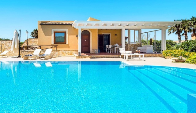 Villa Erice - Three Bedroom Villa, Sleeps 6