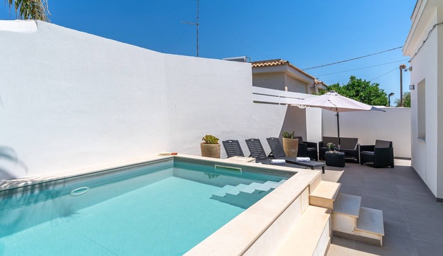 Villa 'Falaride' with Private Pool, Wi-Fi, and Air Conditioning