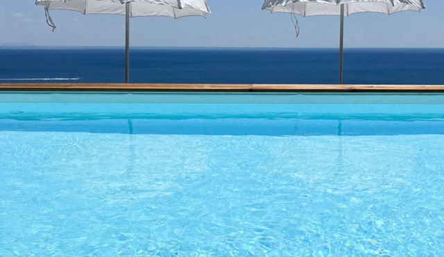 Villa Francy, Exclusive Villa on the sea with pools