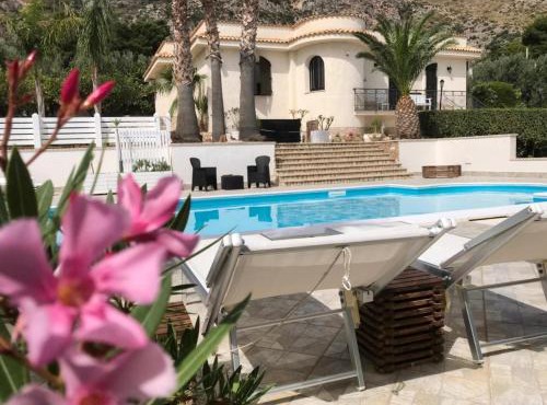 Villa Girolama Bellissima villa con Piscina alle pendici di Erice e vista Monte Cofano