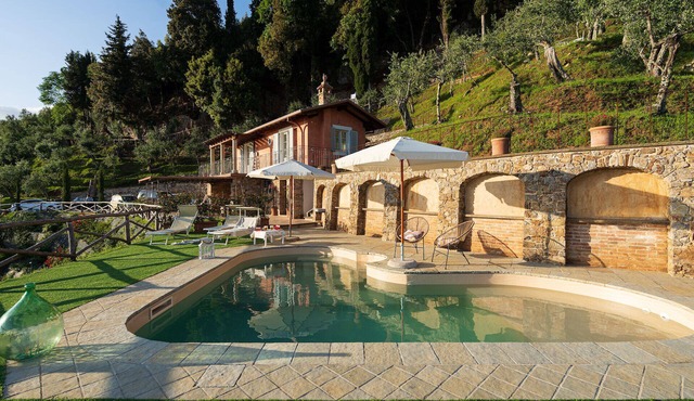 Villa "Il Grillo", privacy in the hills, private pool and panoramic view.