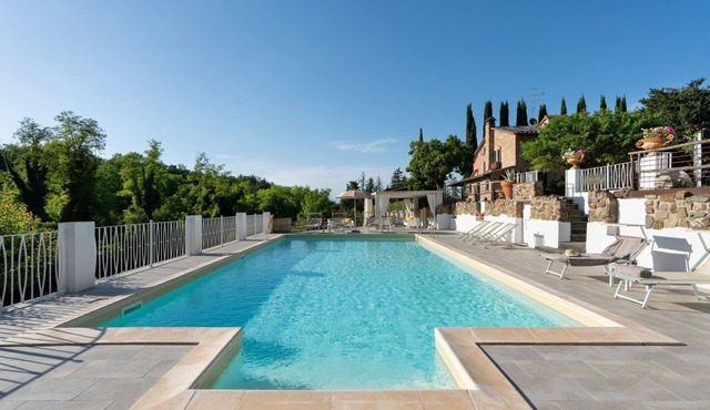 Villa in Pillo with 7 bedrooms sleeps 14