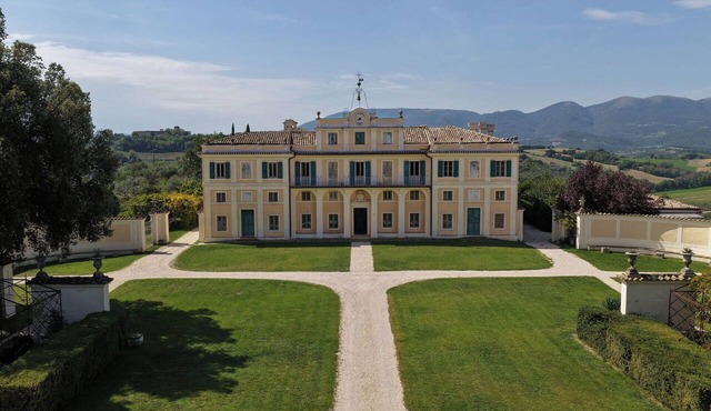 Villa in Terraia with 18 bedrooms sleeps 41