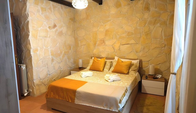 Villa 'Jannuzzi House' with Lake View, Wi-Fi and Air Conditioning