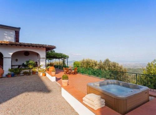 Villa Leonardo da Fornia by Interhome