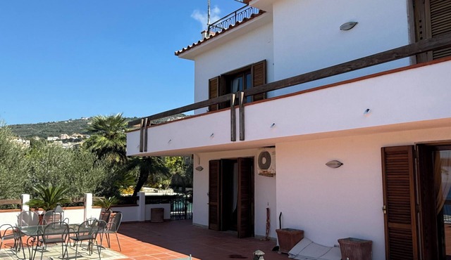 Villa Lian 5BR/4BA w/Large Pool and Amazing Sunset View of the Sea