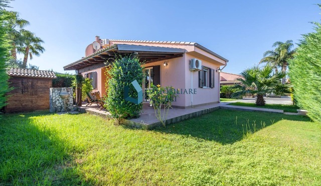 Villa Limuti with shared swimming pool
